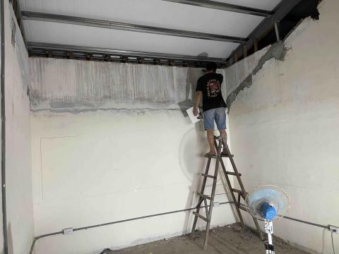 黃冠綸 - 牆面批土