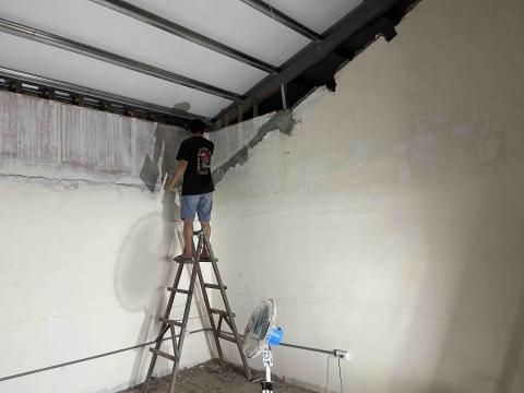 黃冠綸 - 牆面批土