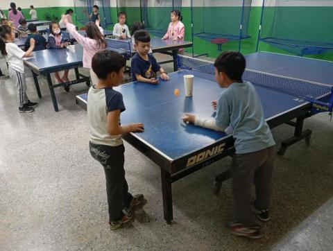 雙北乒乓，桌球教室 - 投球入杯中，玩耍中學習