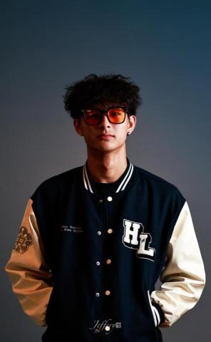 簡靖叡 - 打兩盞閃燈拍攝聯名校服