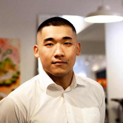 提供英譯字典服務的專家邱翊恒