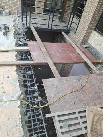 陳嘉宏 - 翻新透天2樓 露天打掉挖出鋼筋 