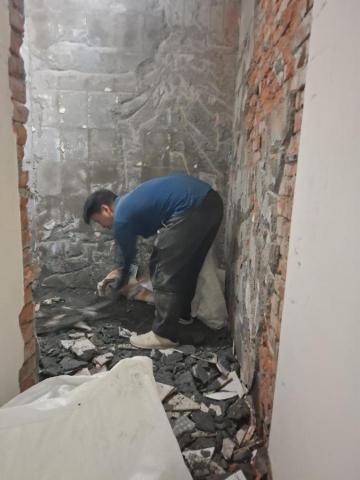 陳嘉宏 - 壁磚去除 地板翻修