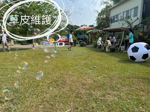 小林 - 專業草皮維護｜環保共生，效率至上

擁有大範圍草皮維護經驗，熟悉最環保、最有效率的管理方式，讓您的綠地保持健康、美觀，與自然共生。

✅ 生態友善，減少不必要的環境影響
✅ 高效維護，降低人力與時間成本
✅ 適用庭院、休閒空間、大面積草坪

想讓綠地維持最佳狀態？歡迎聯繫，一起打造健康、永續的戶外環境！