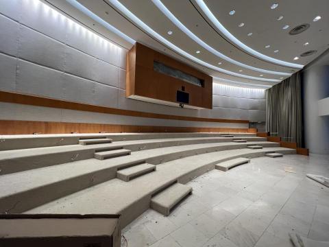 林蓁蕙 - 演講廳-更換美式施工滿鋪地毯