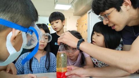 Matthew 馬修老師 - 英語教學實驗室_火山實驗課程