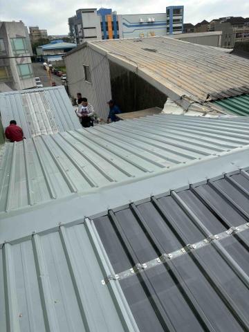 劉先生 - 屋頂浪板翻修