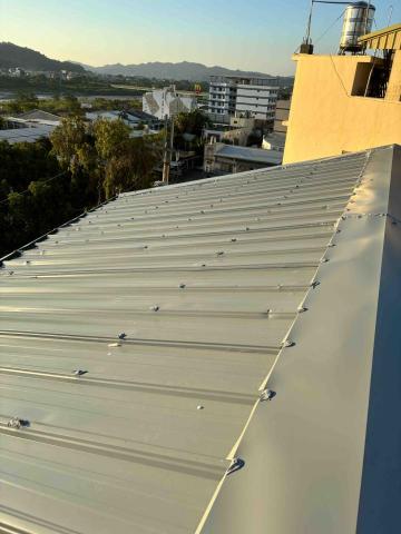 劉先生 - 屋頂浪板翻修