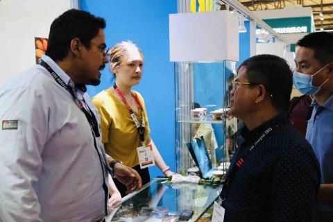 Fion - 上海外貿展會中英文口譯