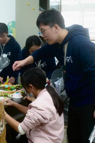 施紀綸 - 返鄉服務照片