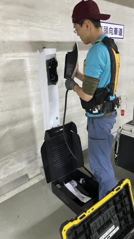小江～明哥#電力職人！ - 特斯拉充電樁安裝
