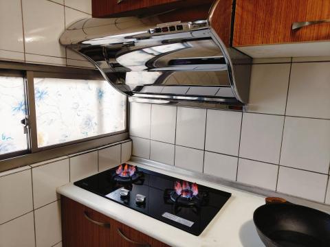 好好廚具 - 斜背式排油煙機安裝