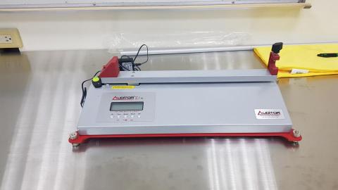 王金龍 - 動態揮桿慣性MOI測量儀器