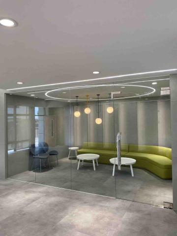 森侖玻璃工程行 - 無框式隔間玻璃