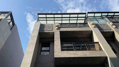 森侖玻璃工程行 - 採光罩鐵件安裝膠合玻璃