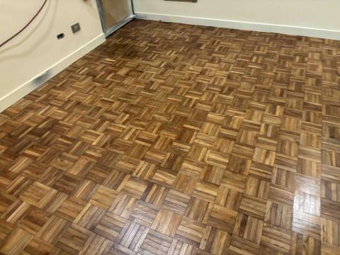 磨潔 - 翻新後的五合木地板