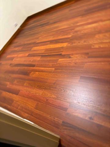 磨潔 - 翻新後的紫檀木地板