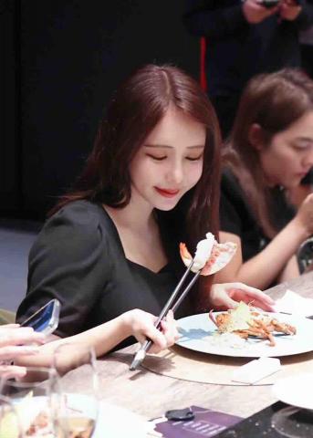 Julie - 餐廳業配照