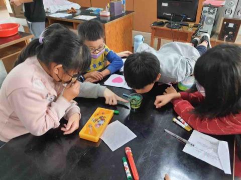 劉昱淇 - 文化服務研究社-到偏鄉國小舉辦寒令營