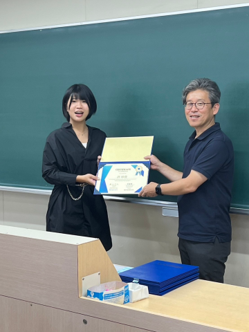 さら　日文家教/翻譯/口譯 - 去福岡工業大學交流最後一天拿到證書的照片！