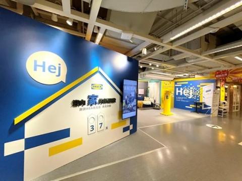 大海 studio - 策展｜IKEA時光長廊特展
以品牌藍、黃配色打造展區，規劃六大展區，展示絕版品、打造特色拍照點，設計型錄封面APP與便利貼留言牆，帶消費者回顧與敦北店的滿滿回憶。