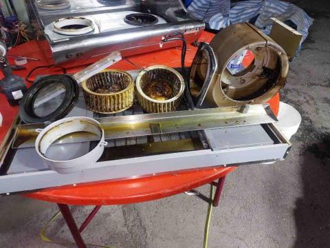 承億科技 - 倒t抽油煙機 清洗前