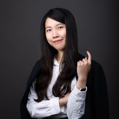 提供cnc程式碼服務的專家陳郁婷