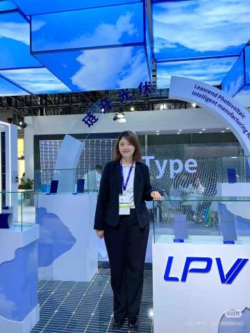 Fion - 上海光伏展翻譯