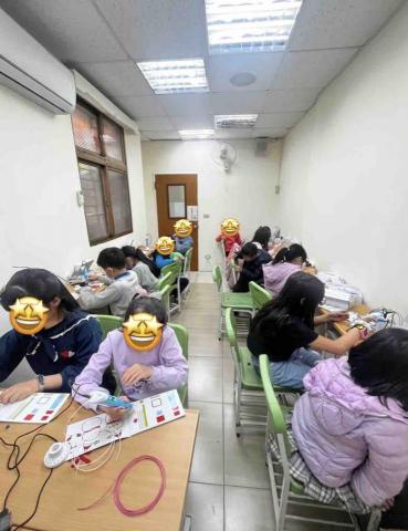 林育綺 - 補習班長期外聘-3D列印筆課程