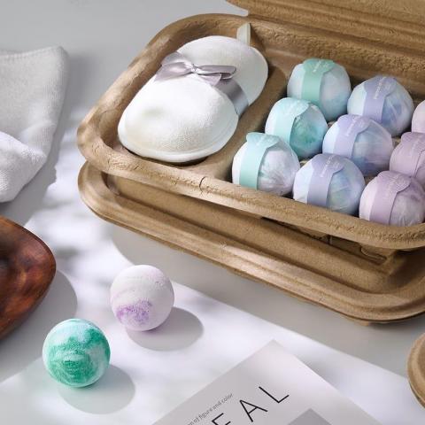 史丹工作坊 - 新品開發-精油泡澡球

2024/2~2024/9
參與整體的包裝盒的外包裝的規劃，泡澡球整體視覺的規劃，從拍攝相關過程中學習如何開發一個產品的流程，學習到很多