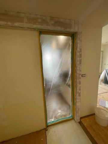 劉澤遠 - 推拉門框烤漆施工前