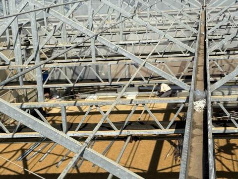 高瑞隆 - 溫室拆換浪板