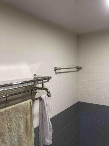 余子涵 - 毛巾架安裝