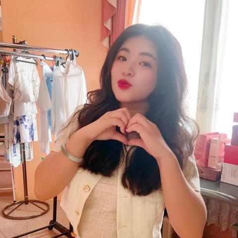 提供唱歌唱歌服務的專家Anisa 佳伸