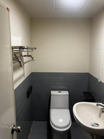 余子涵 - 廁所改修
改修項目：毛巾架、臉盆、馬桶