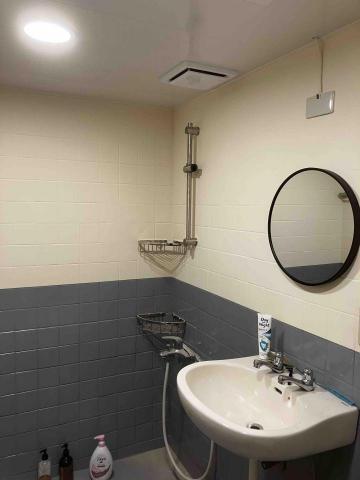 余子涵 - 廁所微改修
改修項目：臉盆、淋浴龍頭、鏡子、淋浴架、三腳架