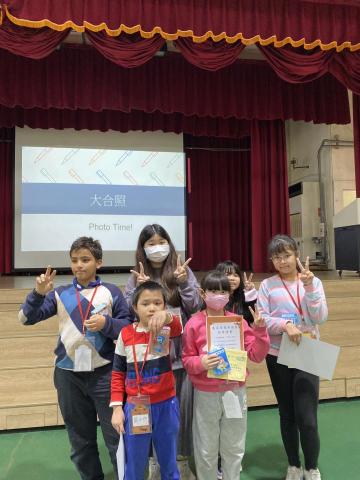 林晏榆 - 英語營隊的孩子拿了第一名那三天和他們想出應對的經驗也讓我學習到很多，我很珍惜每次和孩子的相處的機會，我能盡我所能的把我的知識分享給他們，也能從他們身上學習到很多不同的處理方式。