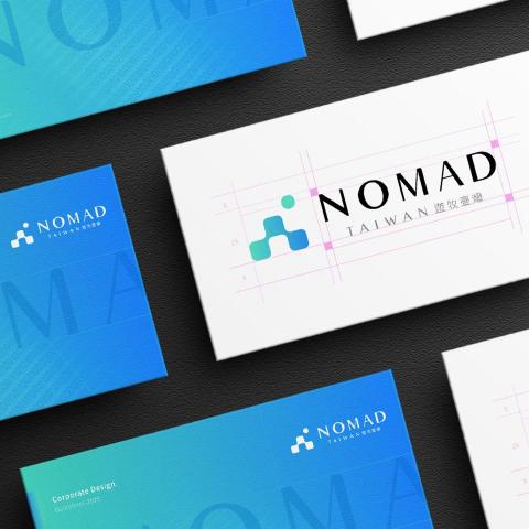 suzy - 臺灣遊牧品牌設計/官網建置
https://www.nomading.tw/

是國家法展協會推進的專案，目的在於發案展臺灣數位遊牧文。品牌形象設計融合簡約幾何圖形。LOGO 的設計以數位山和自由連結的元素為主，展現了台灣獨特的自然環境以及遊牧生活的靈活性

在官網建置方面，Nomad Taiwan 透過直觀的界面與豐富的內容，同時注重使用者體驗，讓使用者輕鬆探索品牌理念及服務
