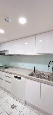 小家空間設計 - 舊有廚具已經不堪使用,跟屋主討論後直接更新廚房所有的廚具設備。 小家空間設計 - 舊有廚具已經不堪使用,跟屋主討論後直接更新廚房所有的廚具設備。