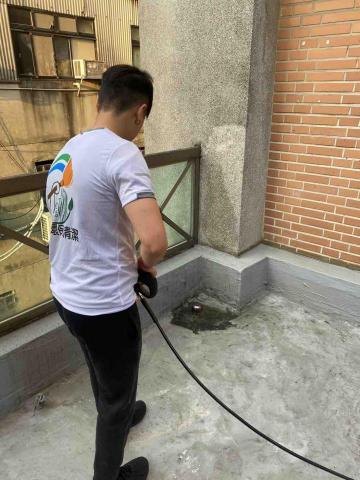 川麗公寓大厦環保清潔行 - 高壓水槍地面清潔