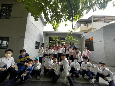 楊彩慈 - 帶學生校外教學