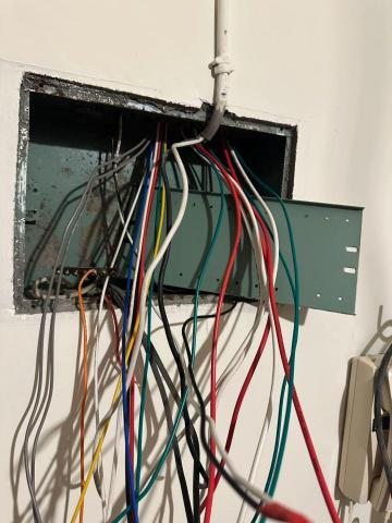 周秋宏 - 全戶線纜抽換