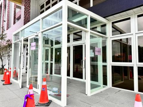 三詠金屬 - 三灣鄉公所風除室，新增工程