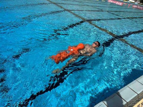 嬰兒親子游泳～成人泳姿調整 - 定期急救訓練