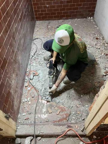 綋聖 - 左營眷村打石廁所地板