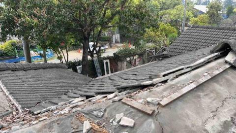 綋聖 - 左營眷村屋頂拆除