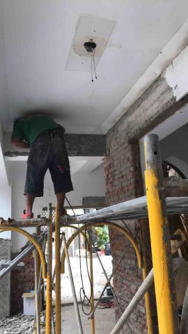 綋聖 - 教堂內白漆打除 天花板不動