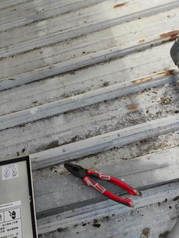 煜伸水和電維修 - 更換太陽能熱水器加熱棒。