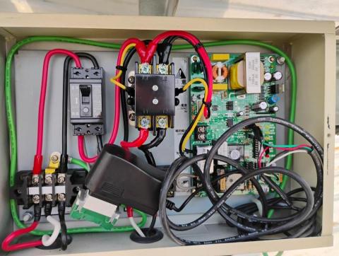 煜伸水和電維修 - 更換太陽能熱水器加熱棒。
