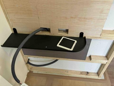 詠靚工程行 - 訂製烤漆鐵件：臥室層板